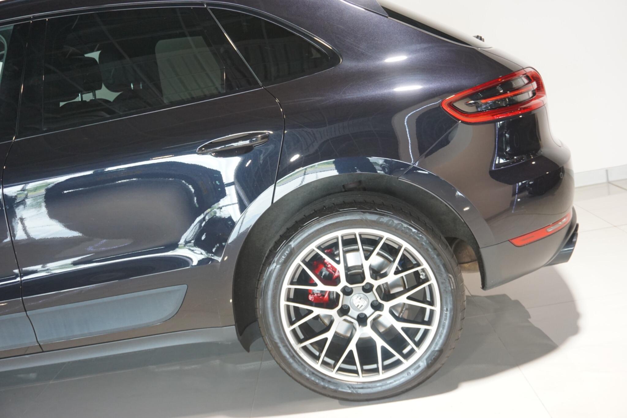 Porsche Macan 2.0T SUV 5dr Petrol PDK 4WD Euro 6 (s/s) (252 ps)